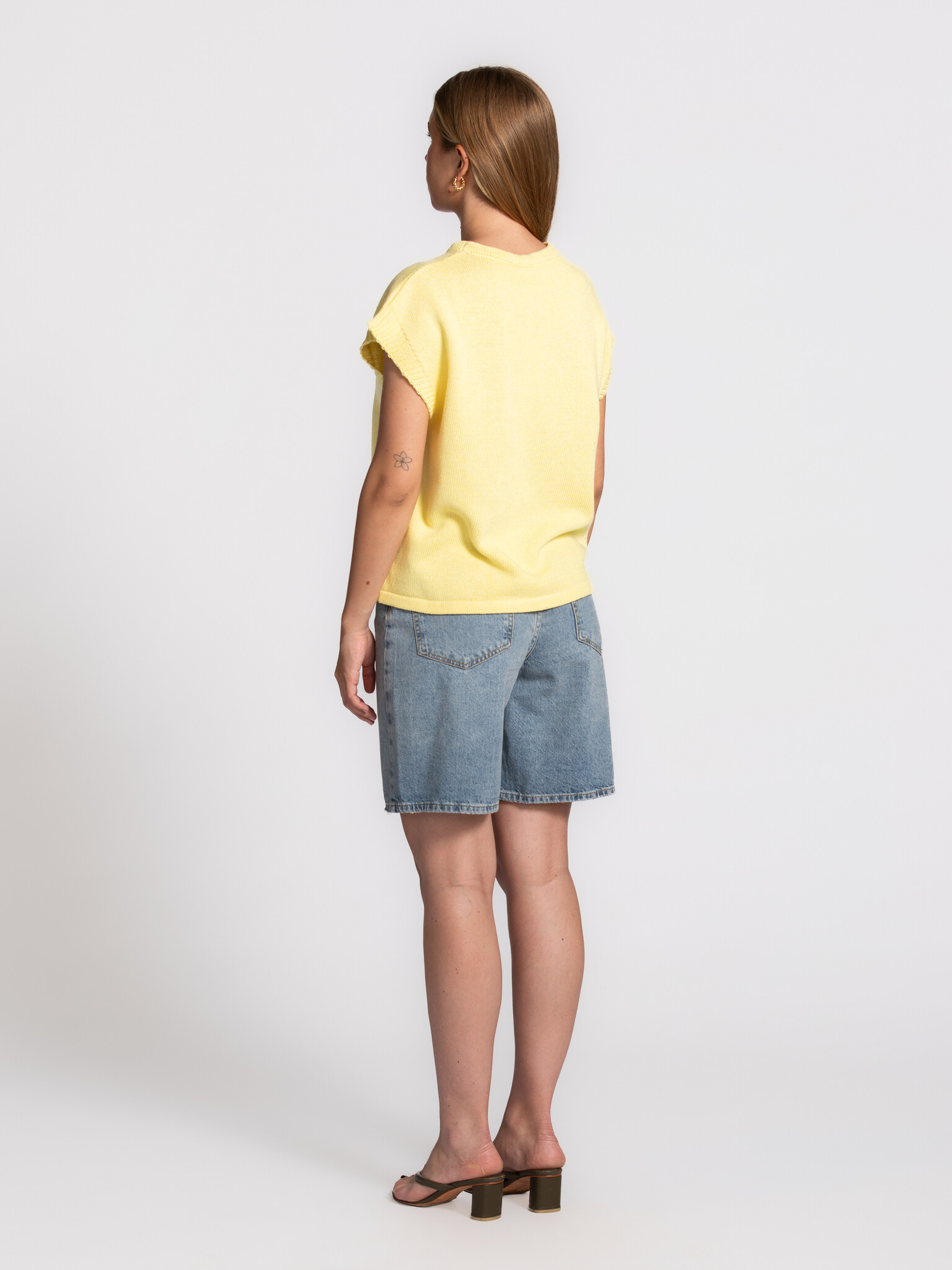 MBYM bermuda en denim Talina 5. La longueur plus longue et la coupe ample donnent à ce bermuda cette allure décontractée ...
