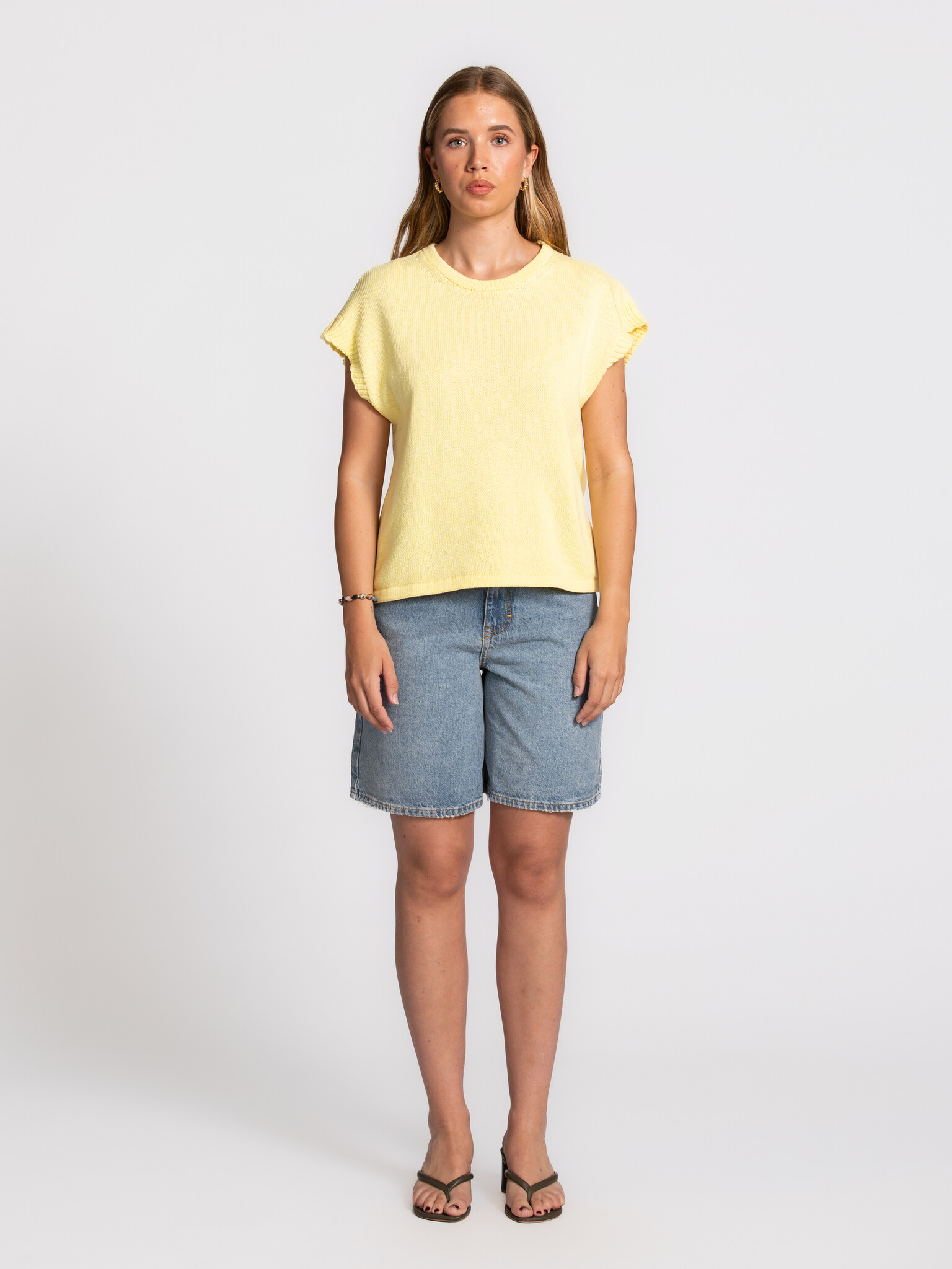 MBYM bermuda en denim Talina 3. La longueur plus longue et la coupe ample donnent à ce bermuda cette allure décontractée ...