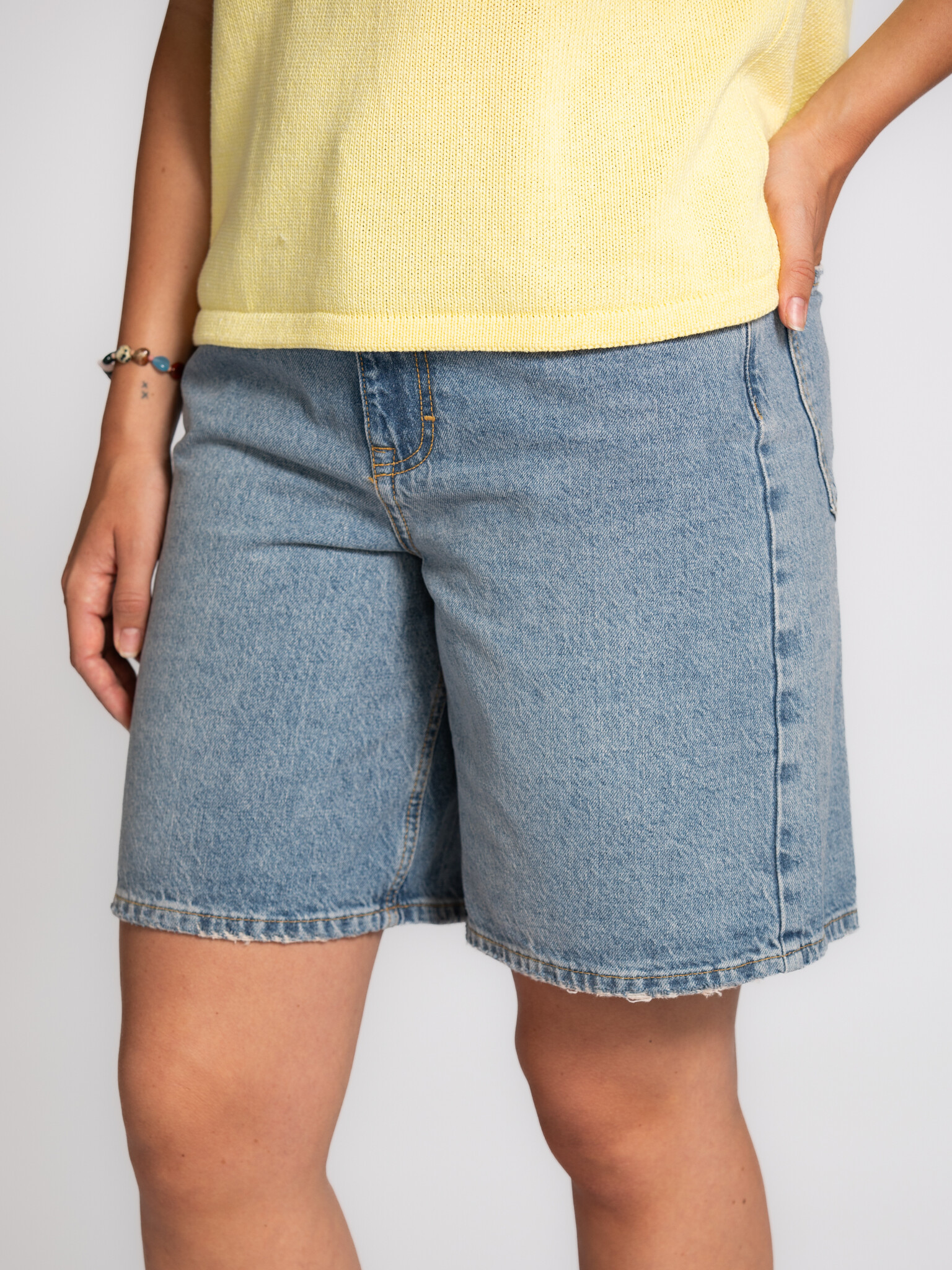 MBYM bermuda en denim Talina 4. La longueur plus longue et la coupe ample donnent à ce bermuda cette allure décontractée ...