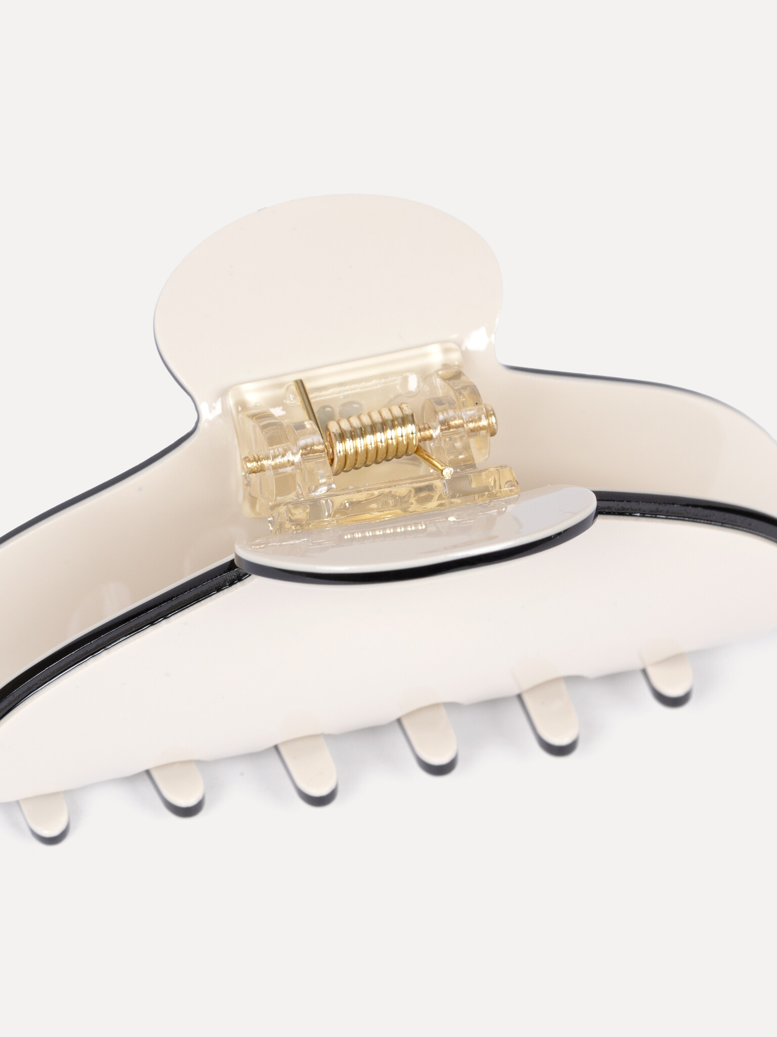 Les Soeurs Resin Hair Clip 2. 