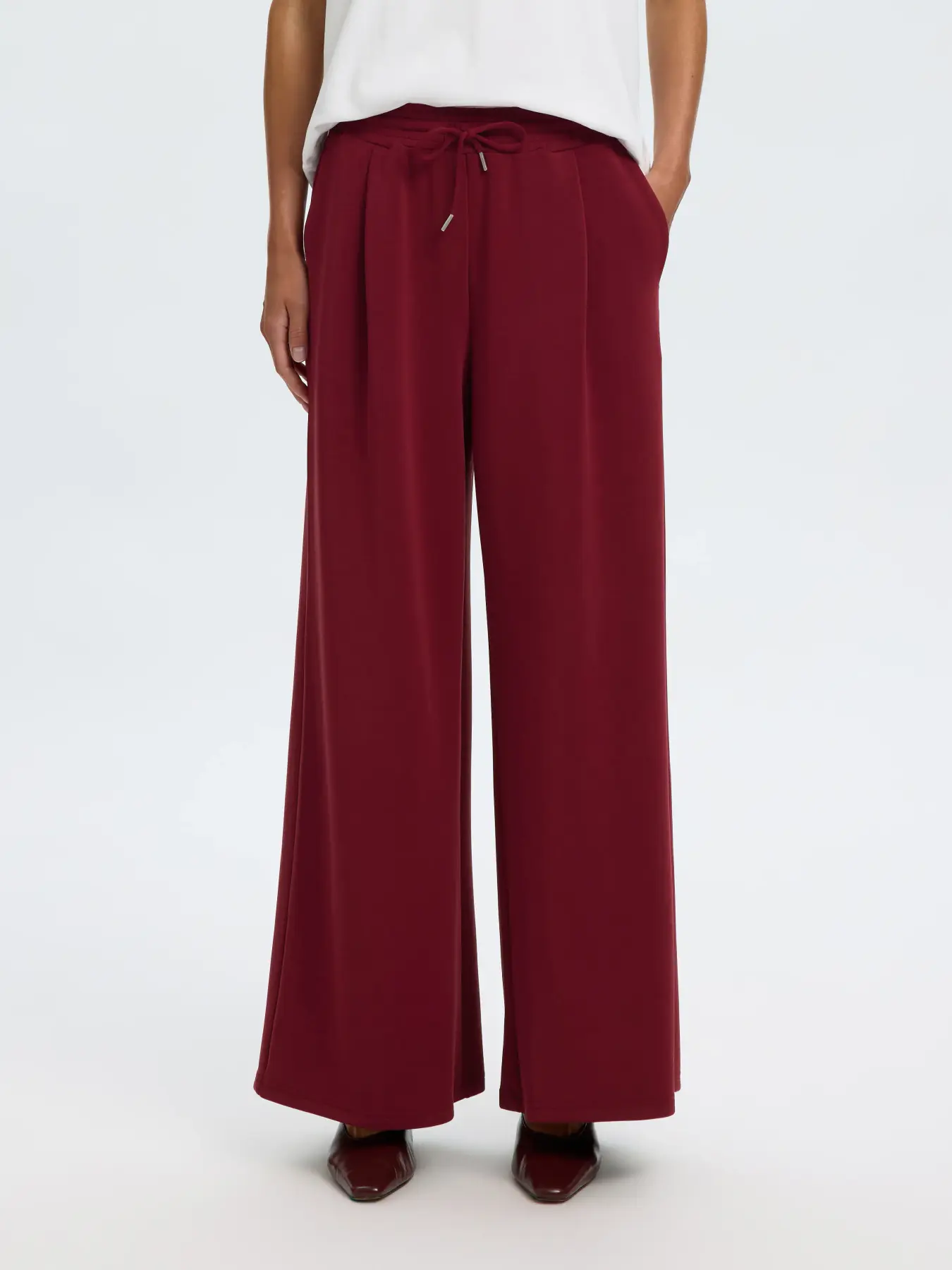 Selected pantalon large Tenny-Katrina 2. Tous les jours ne demandent pas un jean. Avec sa coupe large et sa matière douce...