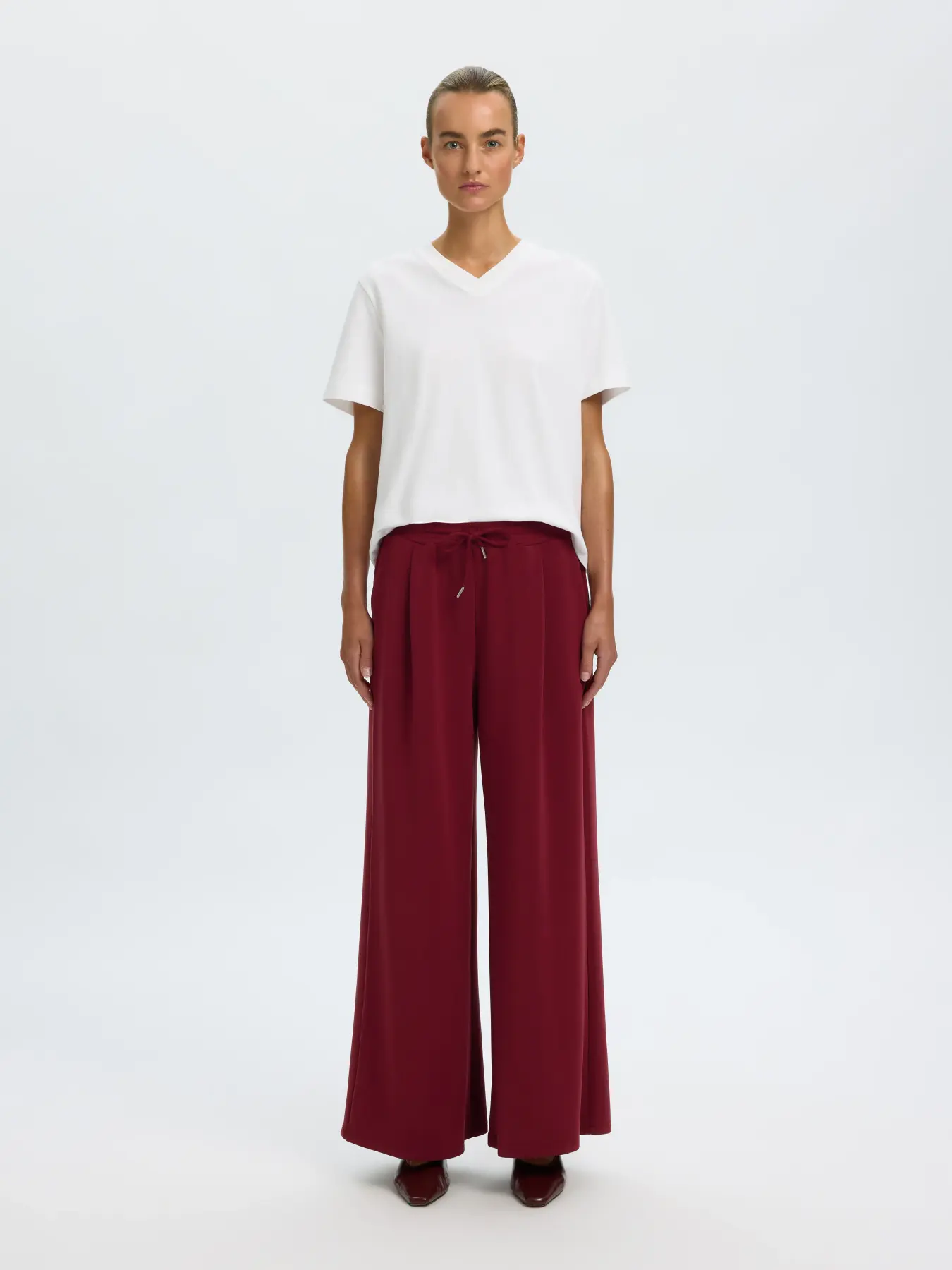 Selected pantalon large Tenny-Katrina 3. Tous les jours ne demandent pas un jean. Avec sa coupe large et sa matière douce...