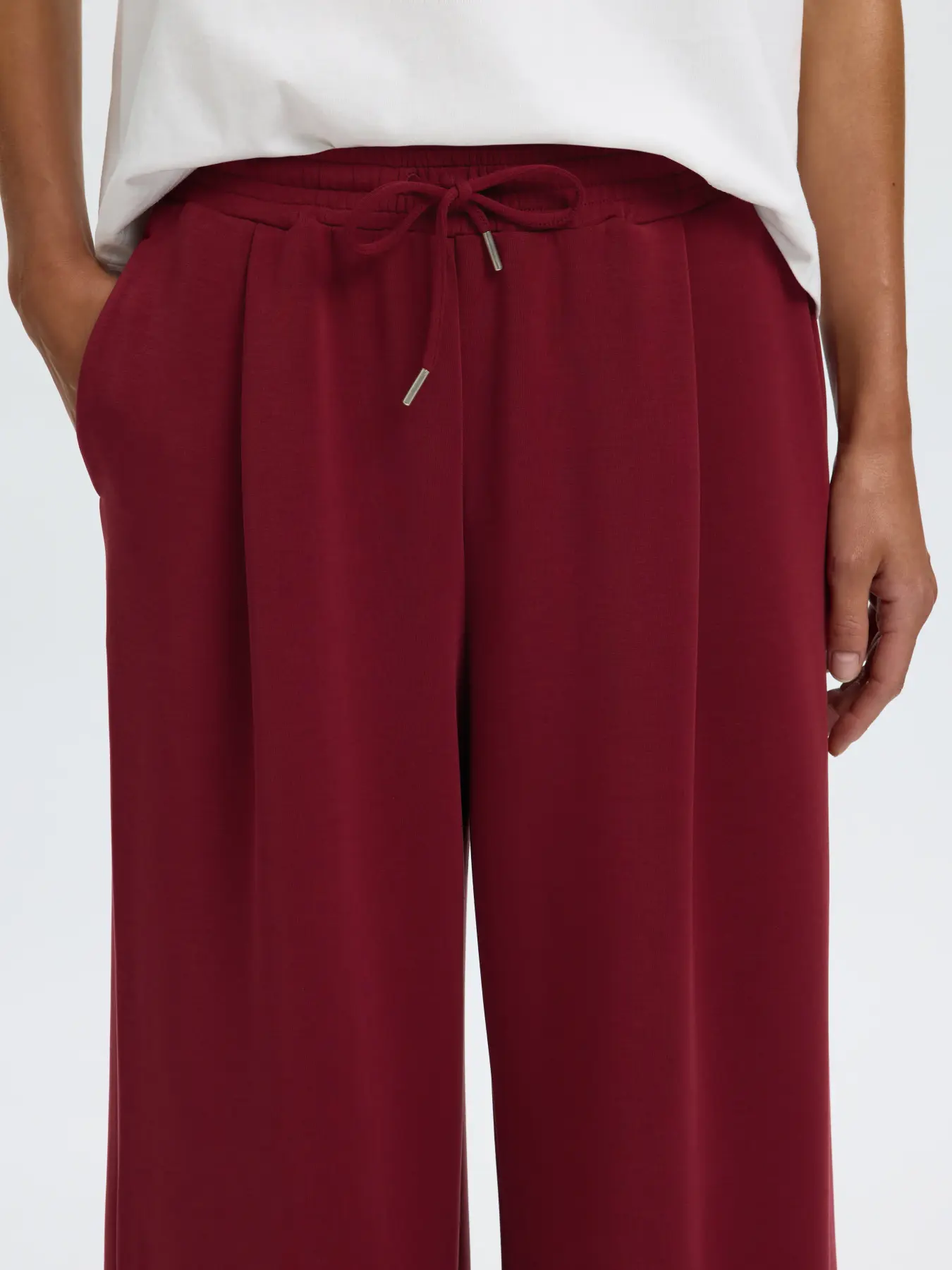 Selected pantalon large Tenny-Katrina 4. Tous les jours ne demandent pas un jean. Avec sa coupe large et sa matière douce...