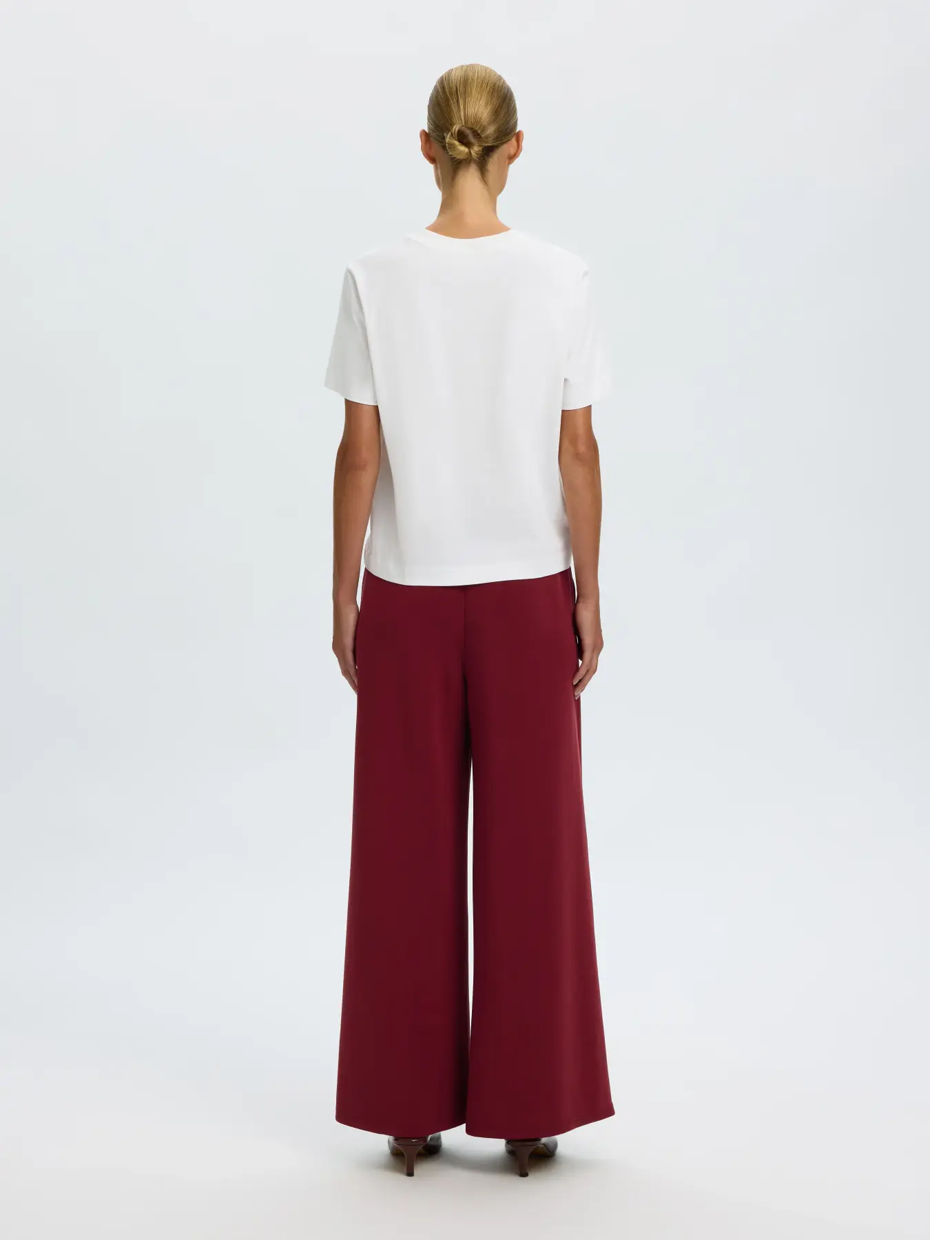 Selected pantalon large Tenny-Katrina 5. Tous les jours ne demandent pas un jean. Avec sa coupe large et sa matière douce...