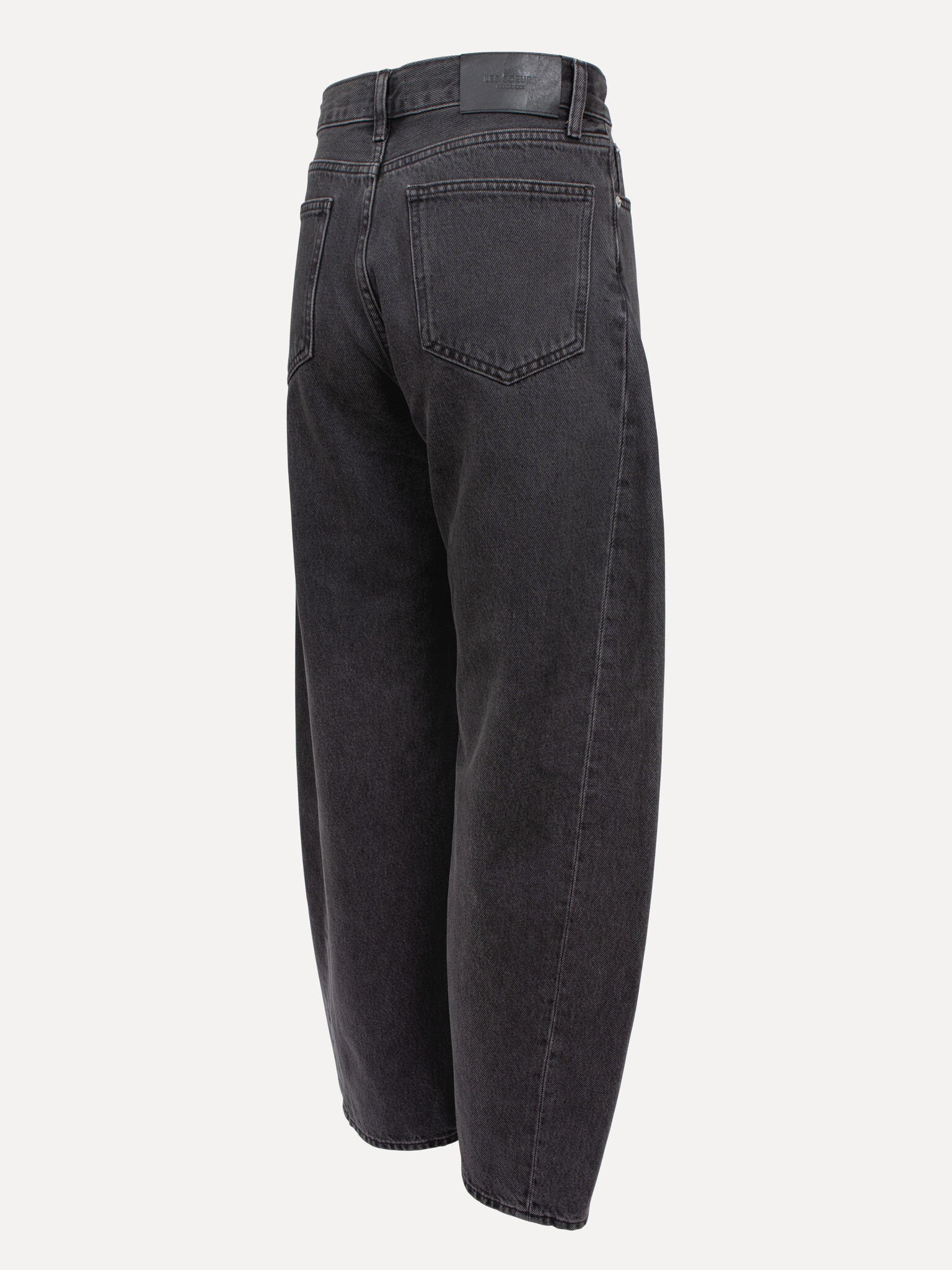 Les Soeurs ballonjeans Meryl 4. Sommige favorieten groeien stilletjes uit tot de basis van je garderobe. De zwarte wassin...