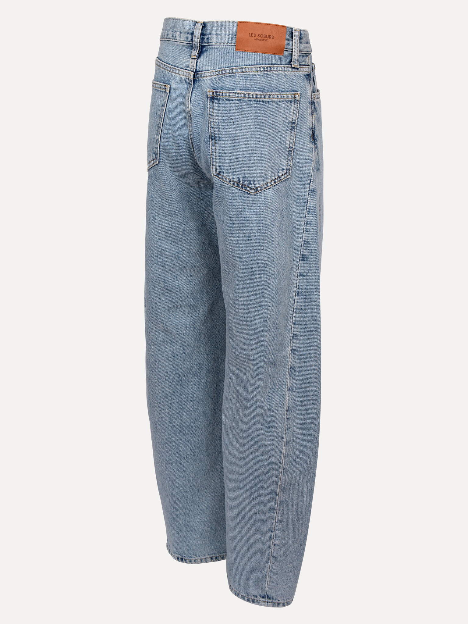 Les Soeurs Balloon Jeans  Meryl 7. Give your denim collection an update with these balloon jeans. The roomy fit offers co...