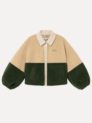 Jas Sherpa. Zo'n jas die spontaan zin geeft om eropuit te trekken. De zachte sherpastof en het colourblockdesign brengen ...