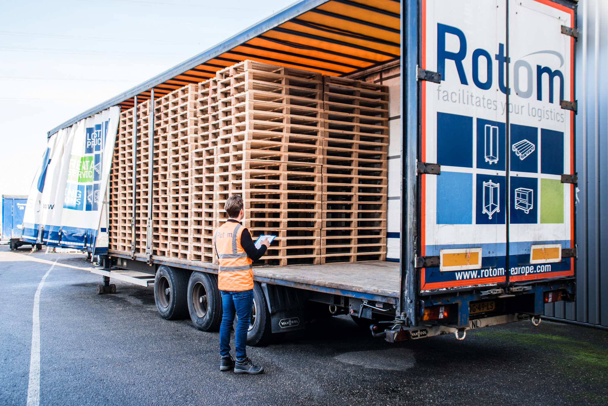Hoeveel pallets passen er in een trailer of vrachtwagen?