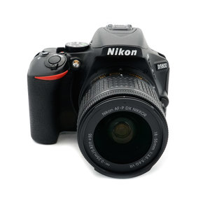 Nikon D5600 + 18mm-55mm f/3.5-5.6G VR