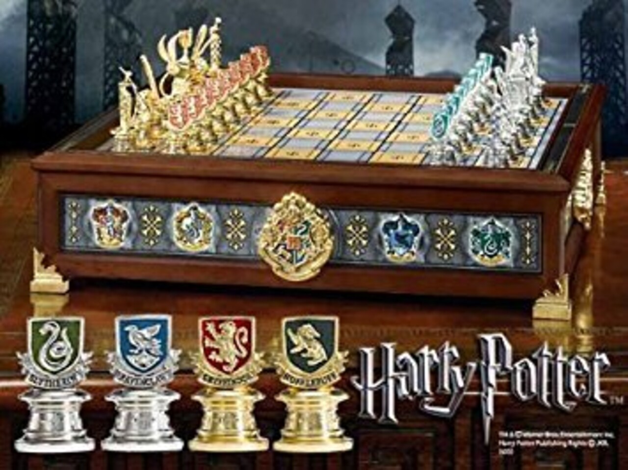 The Noble Collection Harry Potter: Hogwarts Houses Quidditch Chess Set The Noble Collection Harry Potter: Hogwarts Houses Quidditch Chess Set