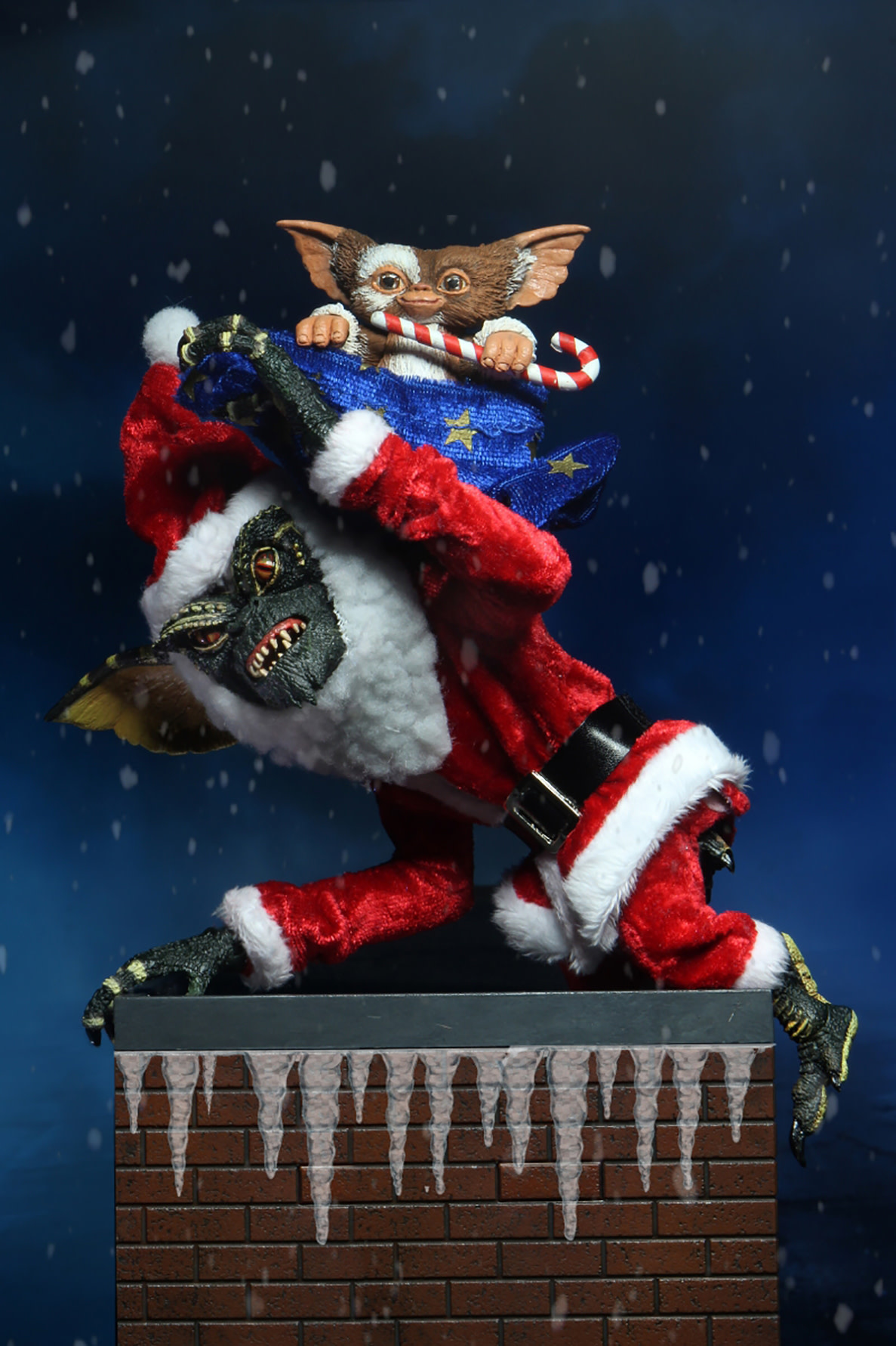 Gremlins: Santa Stripe with Gizmo 7 inch Action Figure - Fans