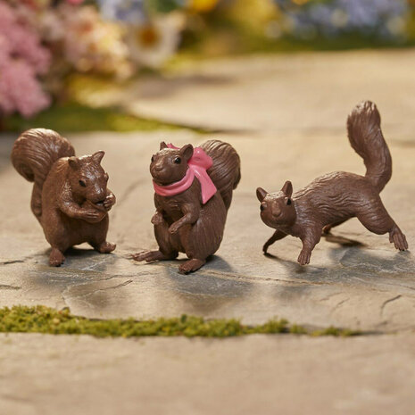 Hasbro Marvel Legends: Squirrel Girl with Vehicle Hasbro Marvel Legends: Squirrel Girl with Vehicle