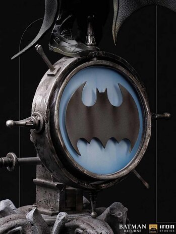 Iron Studios DC Comics: Batman Returns - Deluxe Batman 1:10 Scale Statue Iron Studios DC Comics: Batman Returns - Deluxe Batman 1:10 Scale Statue