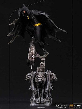 Iron Studios DC Comics: Batman Returns - Deluxe Batman 1:10 Scale Statue Iron Studios DC Comics: Batman Returns - Deluxe Batman 1:10 Scale Statue