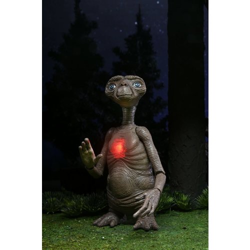 NECA E.T. the Extra-Terrestrial: 40th Anniversary - Ultimate Deluxe E.T. with LED Chest 7 inch Figure NECA E.T. the Extra-Terrestrial: 40th Anniversary - Ultimate Deluxe E.T. with LED Chest 7 inch Figure