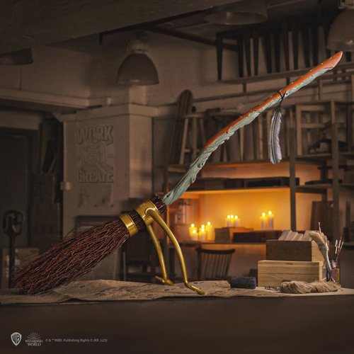 Cinereplicas Harry Potter: Firebolt Replica Broom - New Edition Cinereplicas Harry Potter: Firebolt Replica Broom - New Edition