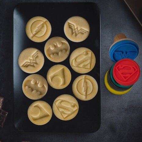 Cinereplicas DC Comics: Justice League - Set of 5 Logo Cookie Stamps Cinereplicas DC Comics: Justice League - Set of 5 Logo Cookie Stamps