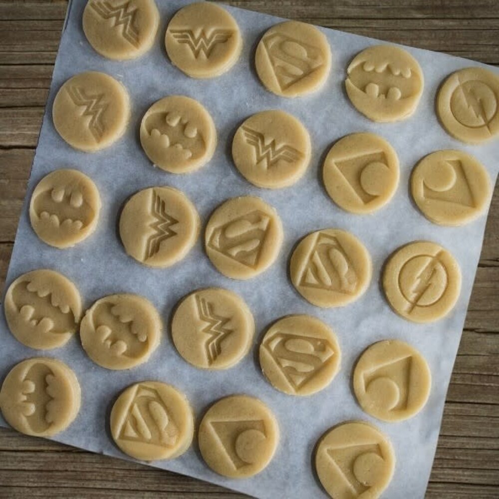Cinereplicas DC Comics: Justice League - Set of 5 Logo Cookie Stamps Cinereplicas DC Comics: Justice League - Set of 5 Logo Cookie Stamps