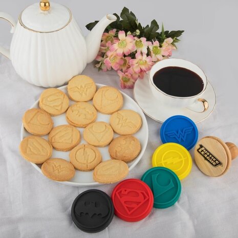 Cinereplicas DC Comics: Justice League - Set of 5 Logo Cookie Stamps Cinereplicas DC Comics: Justice League - Set of 5 Logo Cookie Stamps