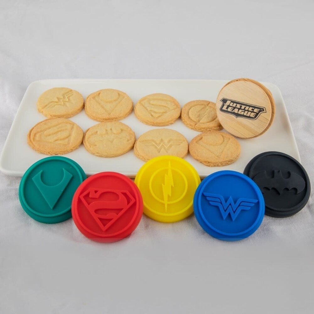 Cinereplicas DC Comics: Justice League - Set of 5 Logo Cookie Stamps Cinereplicas DC Comics: Justice League - Set of 5 Logo Cookie Stamps