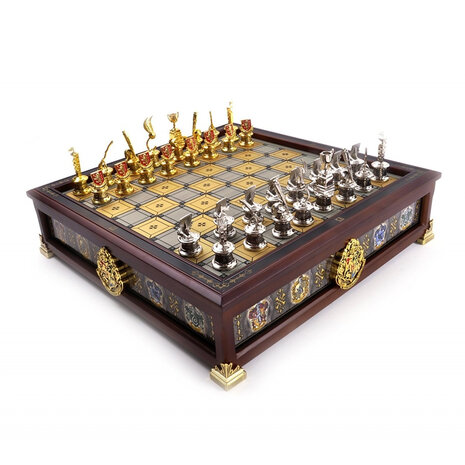 The Noble Collection Harry Potter: Hogwarts Houses Quidditch Chess Set The Noble Collection Harry Potter: Hogwarts Houses Quidditch Chess Set