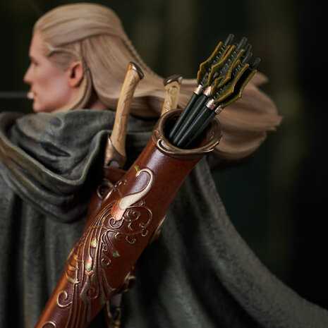 DIAMOND SELECT TOYS Lord of the Rings Gallery: Legolas Deluxe PVC Statue DIAMOND SELECT TOYS Lord of the Rings Gallery: Legolas Deluxe PVC Statue