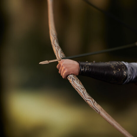 DIAMOND SELECT TOYS Lord of the Rings Gallery: Legolas Deluxe PVC Statue DIAMOND SELECT TOYS Lord of the Rings Gallery: Legolas Deluxe PVC Statue
