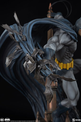 Sideshow Toys DC Comics: Batman Premium 1:4 Scale Statue Sideshow Toys DC Comics: Batman Premium 1:4 Scale Statue