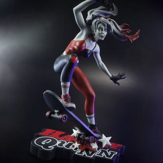 DC Direct Harley Quinn: Red, White & Black Statue 1/10 Harley Quinn by Ivan Tao 20 cm