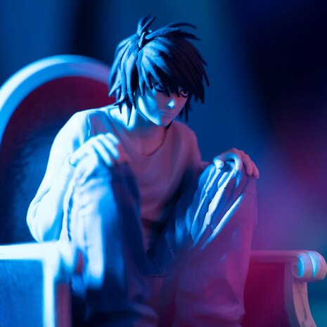Abysse Corp DEATH NOTE - Figurine "L" Abysse Corp DEATH NOTE - Figurine "L"