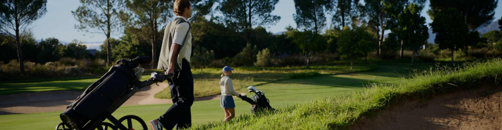 Hoe een goede golftrolley je rug ontlast en je handicap verlaagt