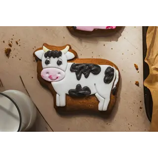 The Original Baker Chloe the Cow  Gingerbread Biscuit - The Original Baker - 70g
