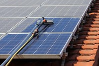 Photovoltaikreiniger - längere Lebensdauer & höhere Rendite für Ihre Anlage