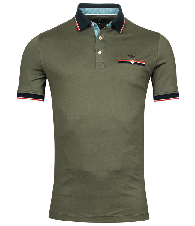 215284-58 heren polo olijfgroen climbing ivy green met borstzak en donkerblauwe boord
