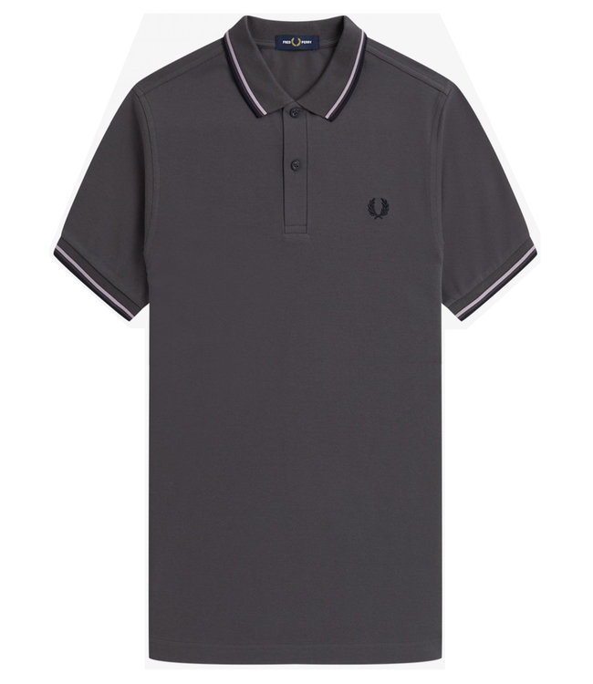 Fred Perry M3600 kleur Q29 Fred Perry Twin Tipped polo antraciet grijs gun methal met donkerblauw Fred Perry logo