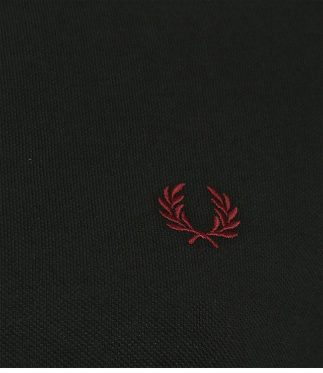Fred Perry M3600 kleur Q20 Fred Perry Twin Tipped polo donkergroen met bordeaux rood Fred Perry logo