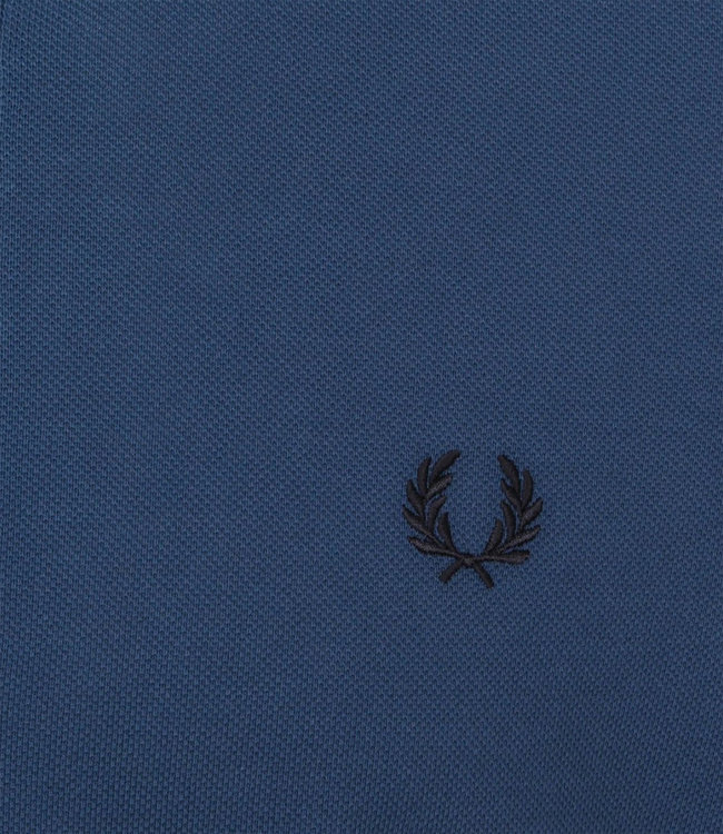 Fred Perry M3600 kleur R21 Fred Perry Twin Tipped polo blauw met donkerblauw Fred Perry logo