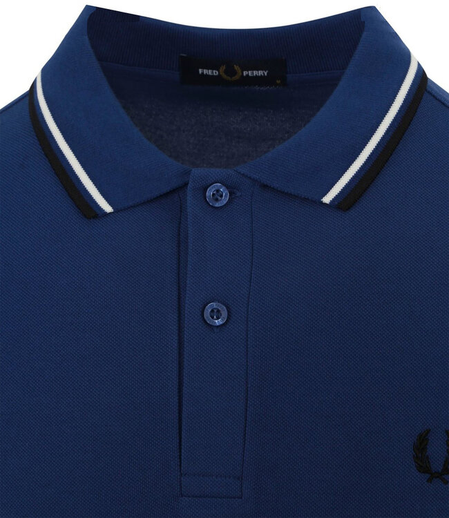 Fred Perry M3600 kleur R31 Twin Tipped polo kobaltblauw met donkerblauw logo