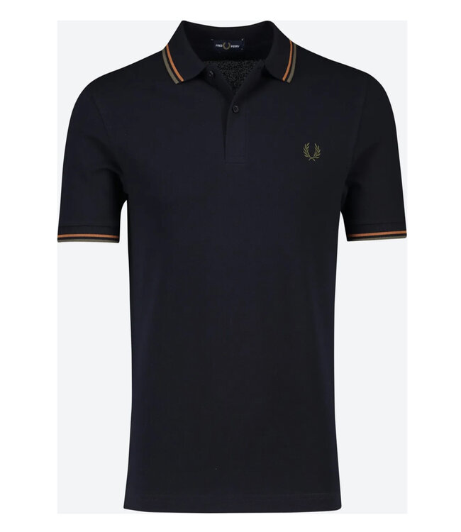 Fred Perry M3600 kleur S35 Twin Tipped polo donkerblauw met olijfgroen logo
