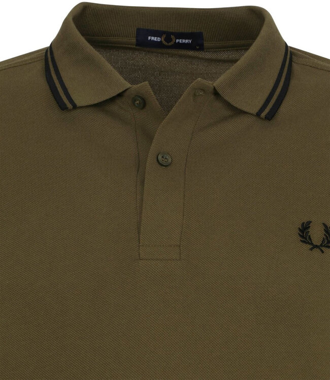 Fred Perry M3600 kleur Q41 Fred Perry Twin Tipped polo olijfgroen met zwart logo