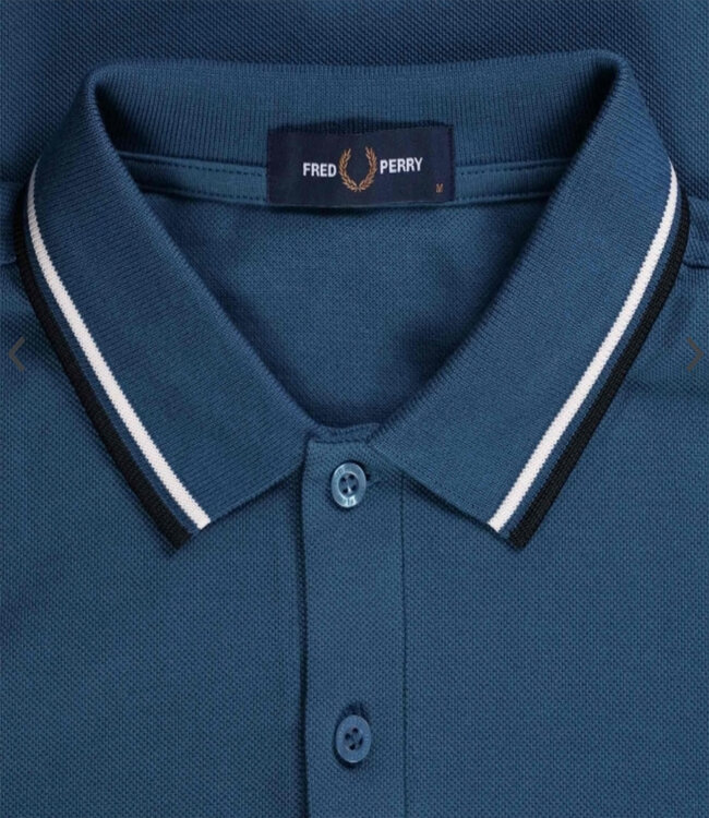 Fred Perry M3636 kleur T47 Twin Tipped polo lange mouw kobaltblauw met zwart logo