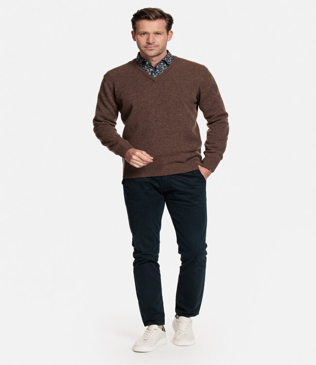 320011-880 bruin v-hals heren trui 100 procent Scottish Lamswol