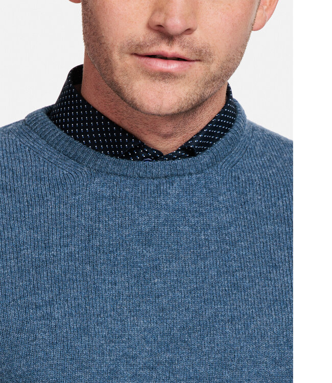 320012-630 denim blue blauw ronde hals heren trui 100 procent Scottish Lamswol