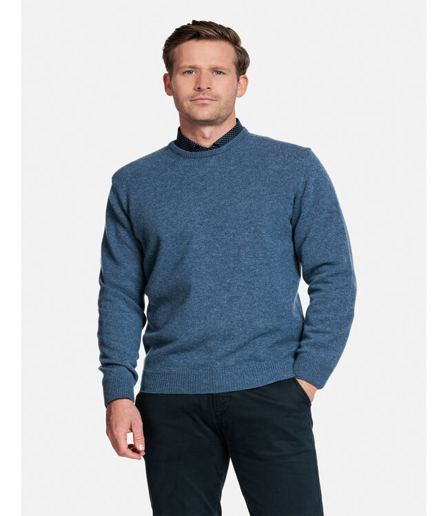320012-630 denim blue blauw ronde hals heren trui 100 procent Scottish Lamswol