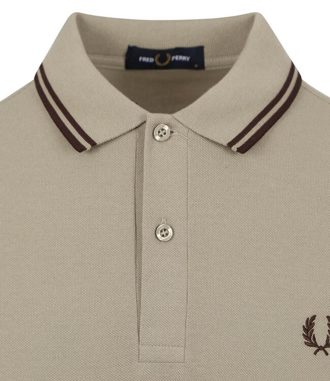 Fred Perry M3600 U84 Twin Tipped polo warm grijs met donkerbruin logo