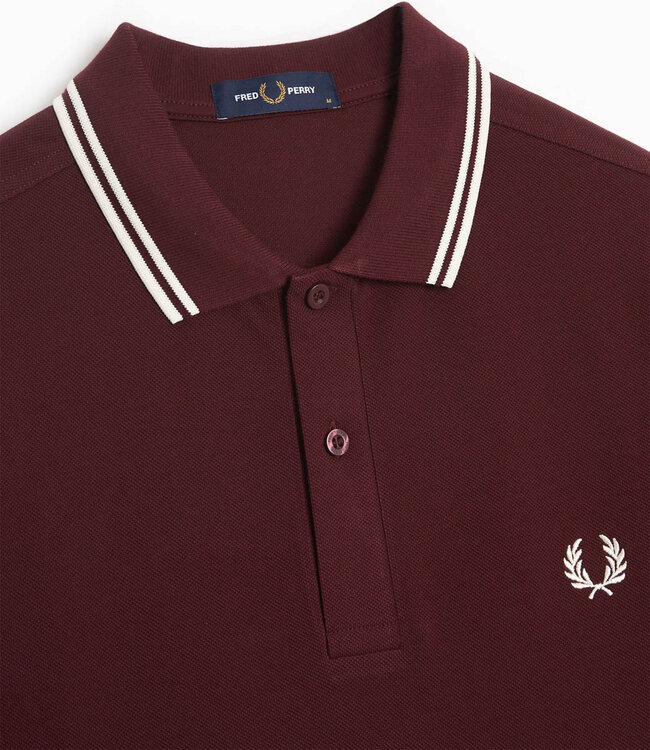Fred Perry M3600 597 Twin Tipped polo bordeaux rood met wit logo
