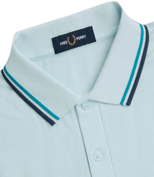 Fred Perry M3600 U92 Twin Tipped polo lichtblauw met donker kobaltblauw logo