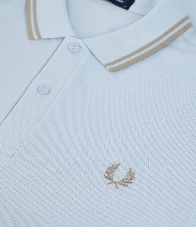 Fred Perry M3600 V27 Twin Tipped polo lichtblauw met grijs logo