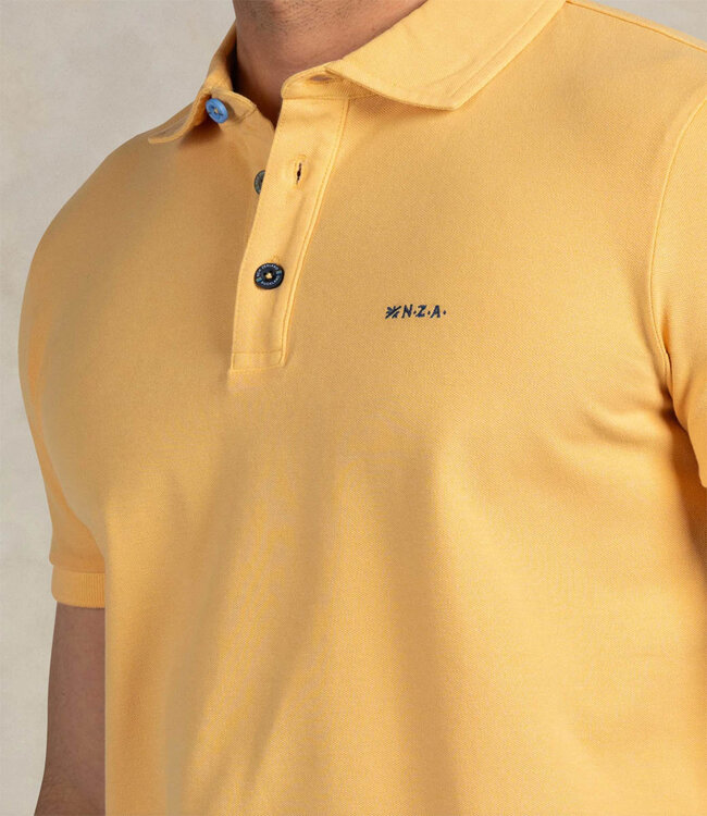 New Zealand Auckland 26CN150 1213 polo vintage yellow geel met gekleurde knopen