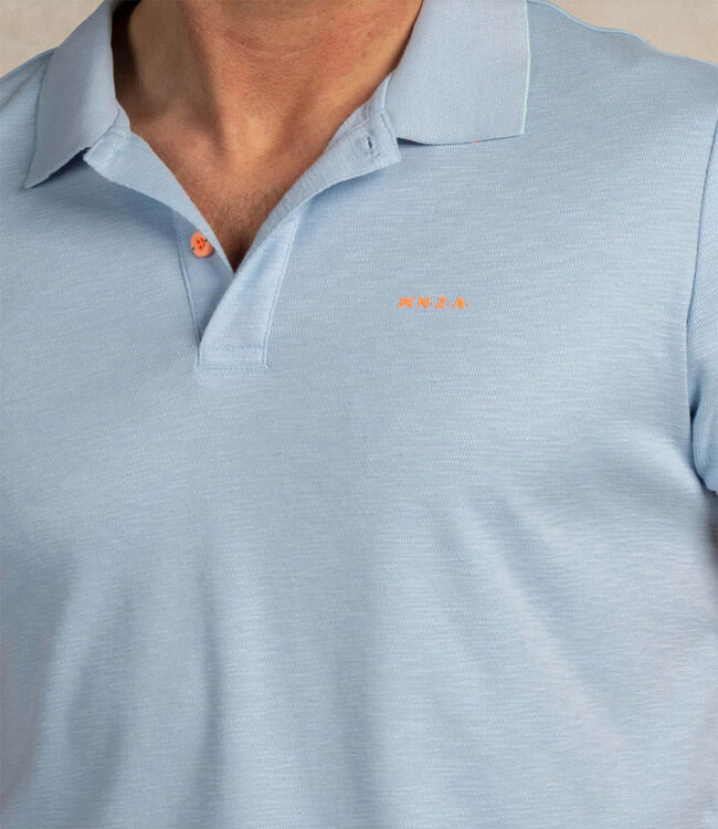 New Zealand Auckland 26CN122 2633 polo lichtblauw structuur sky blue met gekleurde knopen